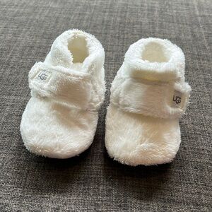Baby Ugg slippers - white. Size 2/3